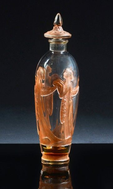 Lournay «Vivante» - (années 1920).
Très élégant flacon en verre incolore pressé moulé...