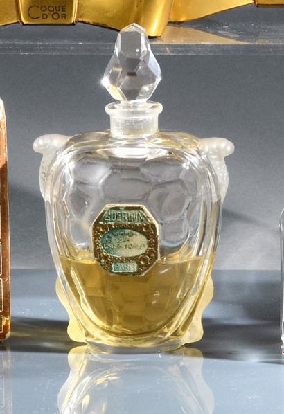 Guerlain «Parfum des Champs-Elysées» - (1904).
Flacon édité en 1914 en cristal incolore...