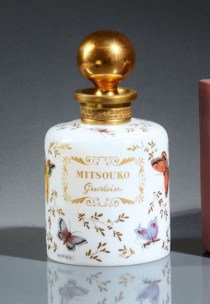 Guerlain «Mitsouko» - (1919).
Luxueux flacon en cristal blanc opalescent pressé moulé...