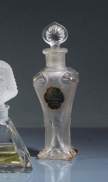E.Rimmel «Rimmelys» - (années 1910).
Rare flacon amphore en verre incolore pressé...