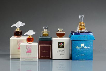 Divers Parfumeurs - (années 1990) Ensemble se composant de deux flacons modèle «bouchon...