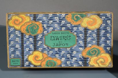 BIETTE «Lyatris du Japon» - (années 1920).
Elégante boite rectangulaire en carton...