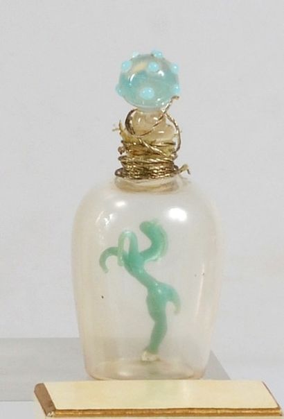 Elizabeth Arden «Blue Grass» - (1935).
Très rare diminutif parfum en verre soufflé...