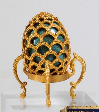Elizabeth Arden «Oeuf Fabergé» - (années 1990).
Réplique d'un œuf impérial Fabergé...