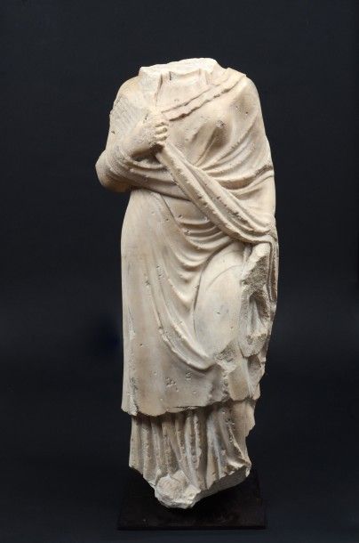 D'après l'Antique Euterpe.
Statue en marbre acéphale. (Accidents)
H.: 97 cm
Ancien...