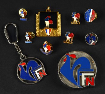 null Ensemble de 10 objets pin's, porte-clefs, badges etc... de la Fédération Française...