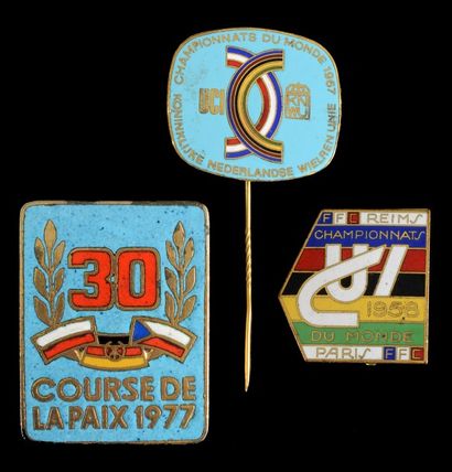 null Ensemble de 2 broches des Championnats du Monde sur route 1958 à Reims et 1967...