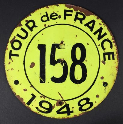 null Plaque de véhicule sur le Tour de France 1948, qui vit la victoire de Gino Bartali.
En...
