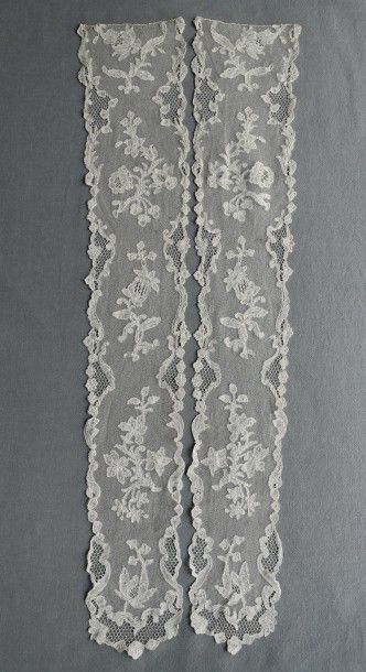 null Paire de barbes en dentelle de Bruxelles, fuseaux, vers 1760-70 Délicat décor...