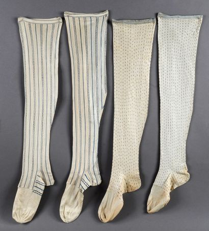 null Deux paires de bas d'homme, fin du XVIIIe siècle, en tricot de soie à fines...