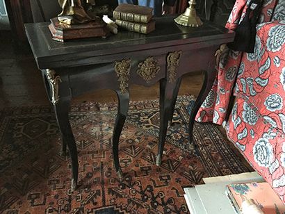 null Table de changeur de style Louis XV, en bois laqué noir, plateau portefeuille...