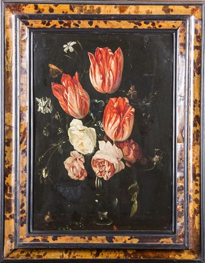 Ecole FLAMANDE vers 1640, atelier de Daniel SEGHERS Tulipes et roses dans un vase...