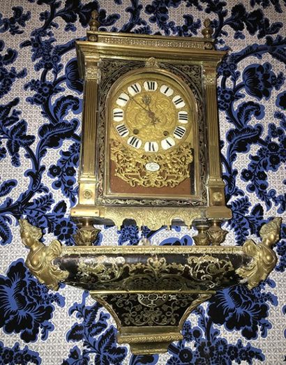 null Pendule «religieuse» Louis XIV, en marqueterie «Boulle» sur fond d'ébène, cadran...