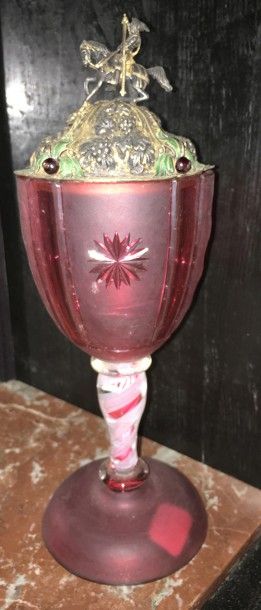 null Hanap en verre de Bohème gravé, milieu XIXe siècle, jambe du verre en verre...