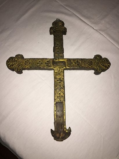 null Croix de procession, XVIIIe siècle, en bronze anciennement doré. 46 x 41,5 ...