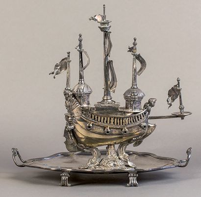 null Nef de table, Allemagne, XIXe siècle, en bronze argenté en forme de navire,...