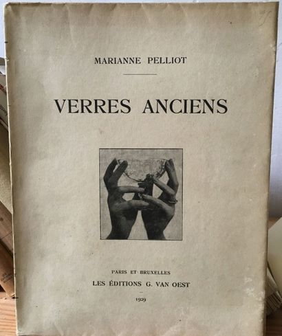 PELLIOT (Marianne) Verres anciens. Van Oest, 1929.
In-4, broché. Planches hors texte....