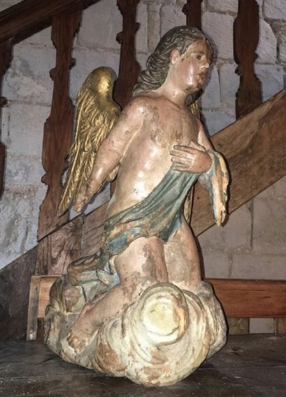 null Ange agenouillé, XVIIe siècle, en bois sculpté polychrome et doré. 
 Hauteur:...