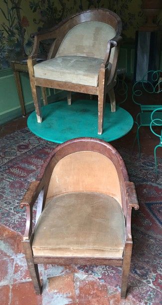 null Paire de fauteuils gondole, vers 1930, en placage de bois ronceux, assise à...