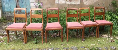 null Suite de six chaises de style Louis-Philippe, en merisier, assise à galette...