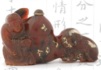 null Tabatière de table en cornaline sculptée représentant Zhongli Quan avec son...