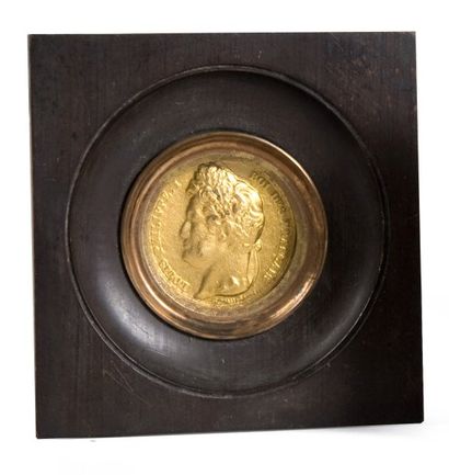 null Louis-Philippe, roi des Français. Portrait miniature en métal doré repoussé,...