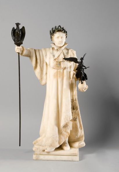 null Napoléon Ier,, empereur des Français. Importante statuette en albâtre figurant...