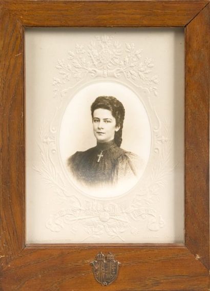 null Elisabeth, impératrice d'Autriche (1837-1898). Portrait photographique de G....