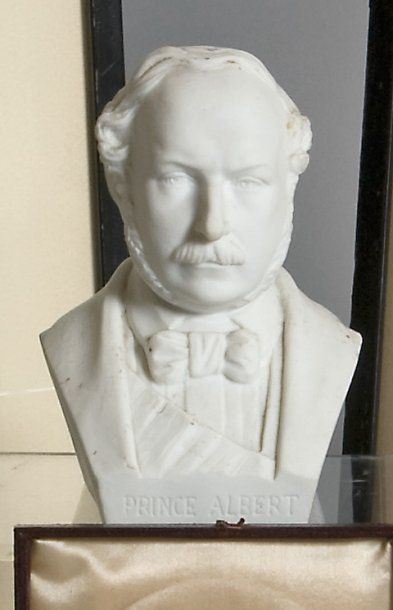 null Albert, prince de Saxe-Cobourg-Gotha (1819-1861). Buste en biscuit, représentant...