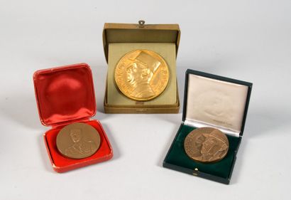 null Général de Gaulle (1890-1970).Ensemble de deux médailles à patine bronze à l'effi...