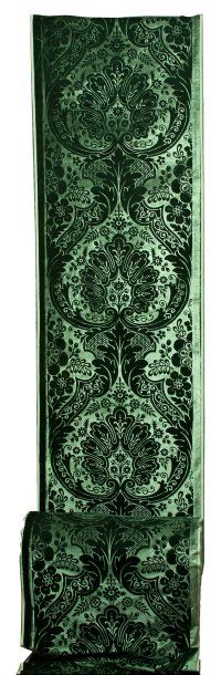 null Métrage de velours gaufré, soie, grand dessin à pointe Louis XIV vert bronze...