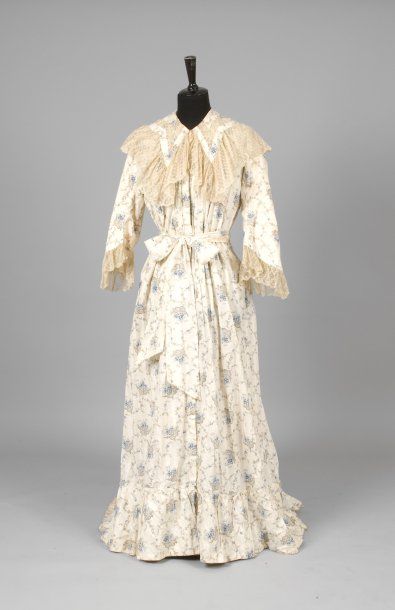 null Robe d'intérieur, vers 1840-1850, pékin de coton imprimé en noir et mauve de...