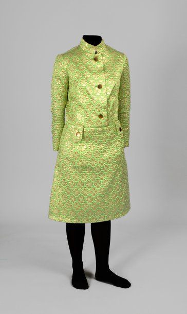 null Robe de cocktail vers 1965, griffée Miss Dior, dans un façonné vert pomme lamé...