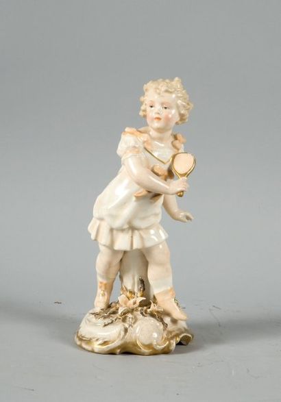 null Porcelaine ?'La Joueuse de courte paume''. Circa 1900. Hauteur 26 cm.