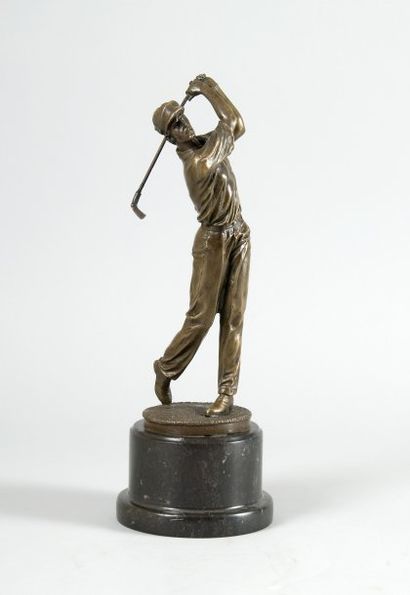 null Sculpture en bronze doré ?'Le swing'' signée Milo. Circa 1920. Hauteur 38 c...