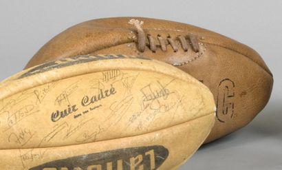 null Ballon de rugby en cuir à lacet, marqué RUFC. 4 panneaux. Vers 1950.