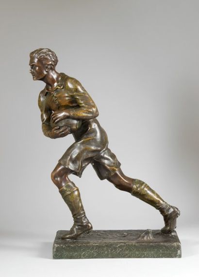 null Sculpture en régule ?'Le Rugbyman'' signée Ruffony. Circa 1930. Hauteur 60 ...