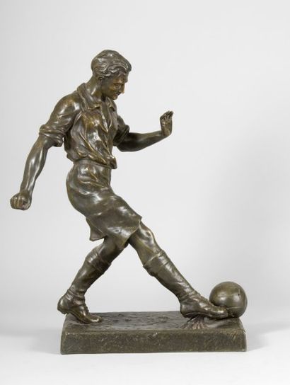 null Sculpture en régule ?'le footballeur'' signée Ruffony. Vers 1930. Hauteur 60...