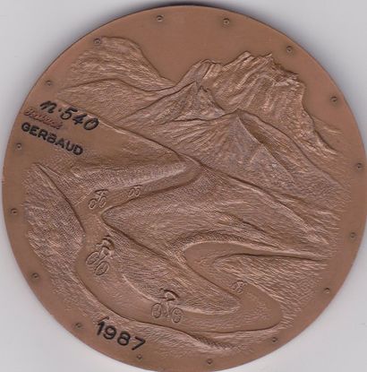 null Médaille officielle de participant au Tour de France 1987 attribuée à Mr Gerbaud....