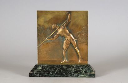 null Plaque en bronze sur socle marbre ?'Le lanceur de javelot'', signée R. Delandre....