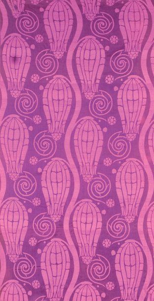 null Damas Art Déco, en coton et soie grège rose et violette, décor de plants ondulants...