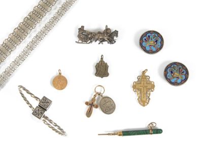 null Croix orthodoxe pendentif en or. Poinçon titre : 56, circa 1890/1910. Poinçon...