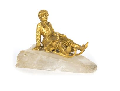 null Personnage en bronze doré, reposant sur un bloc en cristal de roche, figurant...