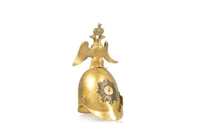 null Casque miniature de Chevalier garde, en métal doré surmonté de l'aigle impériale...