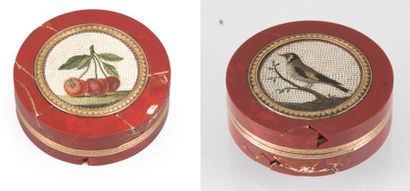 Giocomma Raffaëlli (1753-1836) Boîte ronde en pierre rouge ornée de deux plaques...