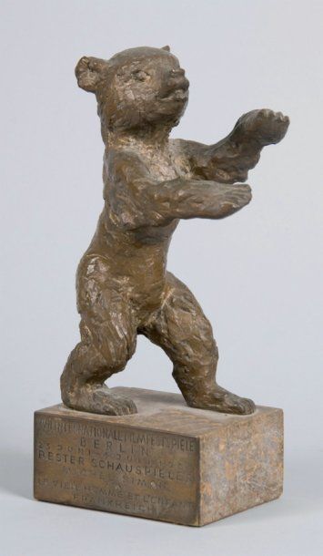 SIMON Michel Ours de Berlin, Prix du Meilleur Acteur. Statuette en bronze représentant...