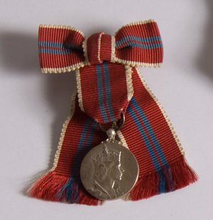 null Médaille en argent avec ruban, souvenir du couronnement du roi George VI de...