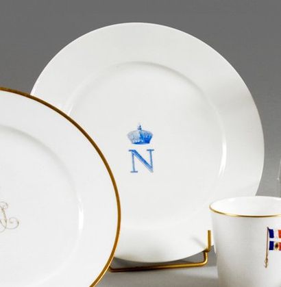 null Napoléon III, empereur des Français. Assiette en porcelaine blanche du service...