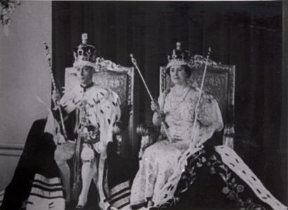 null Couronnement de George VI, roi de Grande-Bretagne. Album comprenant environ...