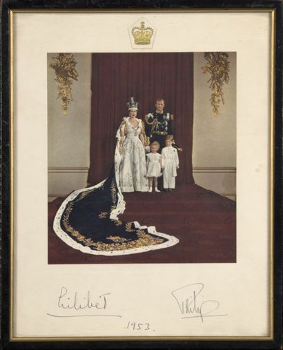 null Elisabeth II, reine de Grande-Bretagne. Portrait imprimé la représentant le...